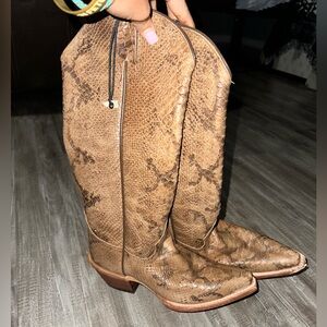 Never worn idylwind cowgirl boots